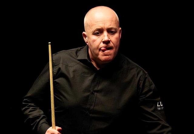 爱游戏体验-老鹰不断突破！，莱万多夫斯基连续十场比赛得分超过出色发挥引发球迷热议-爱游戏体验