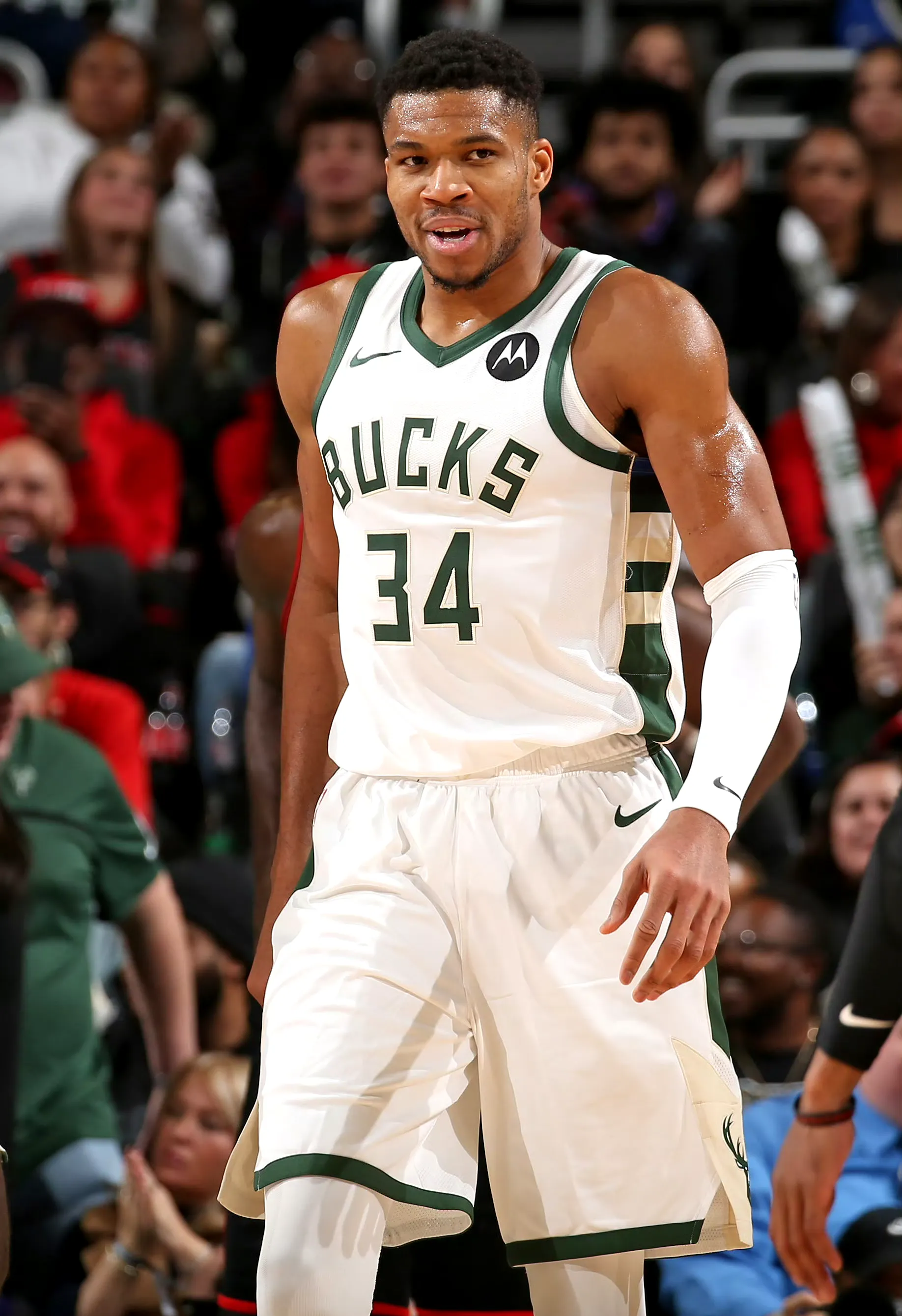 表现优异引发热议!,字母哥在公牛比赛中爆冷再创辉煌时刻 表现优异引发热议!,字母哥在公牛比赛中爆冷再创辉煌时刻