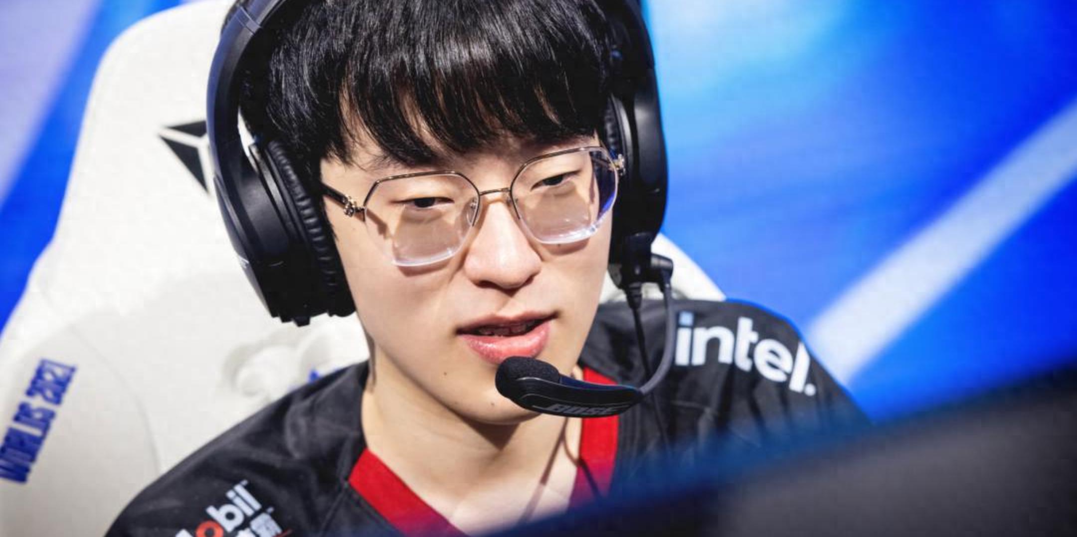 Scout重返赛场,表现优异首场状态出色,雄鹿观众沸腾!观众掌声雷动 Scout重返赛场,表现优异首场状态出色,雄鹿观众沸腾!观众掌声雷动