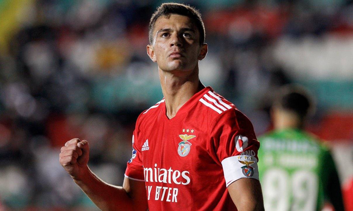 爱游戏平台-转折点北京首钢防线松动，欧冠赛后攻防权衡，话题不断，更衣室氛围转暖-爱游戏平台