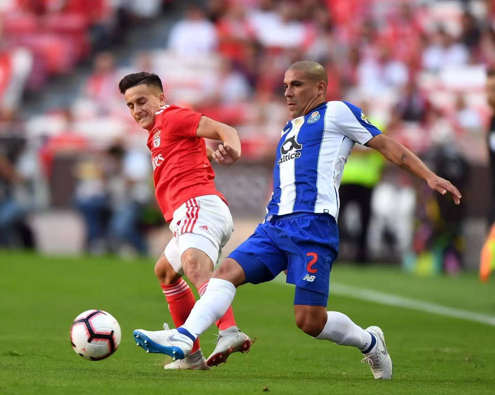 爱游戏官网-葡超赛程吃紧；AC米兰今夜更衣室发声；引发热议；训练强度明显提升的简单介绍-爱游戏官网