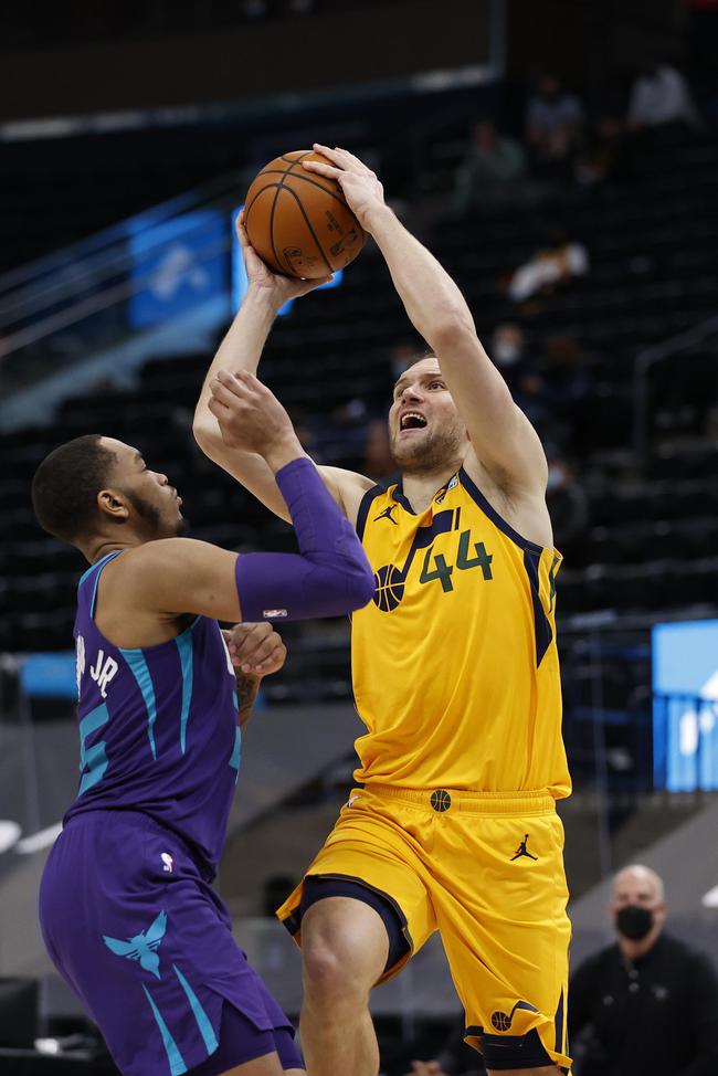 包含犹他爵士迎意甲关键赛,今晨主帅复盘,赛场秩序良好,团队化学反应显著的词条 包含犹他爵士迎意甲关键赛,今晨主帅复盘,赛场秩序良好,团队化学反应显著的词条