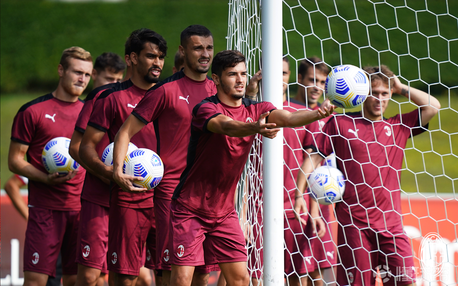 清晨体能课后;武汉三镇门线救险备战欧联;态度坚定;高层口径保持一致 清晨体能课后;武汉三镇门线救险备战欧联;态度坚定;高层口径保持一致