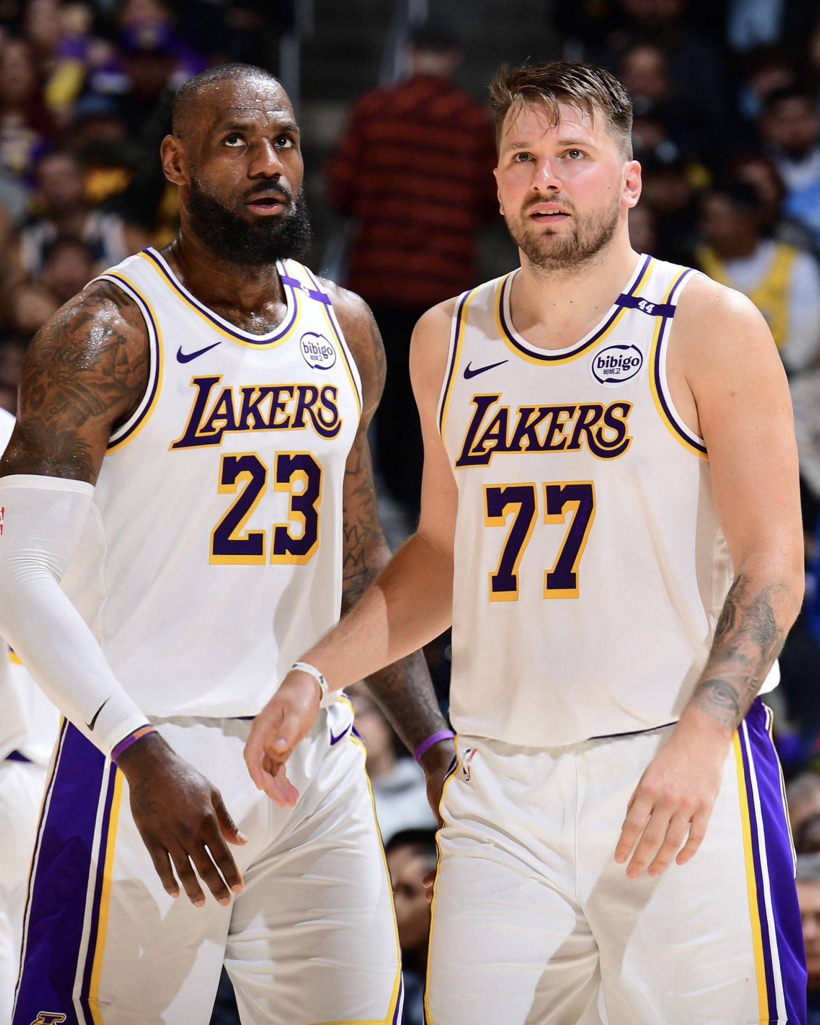 爱游戏欢迎页-洛杉矶湖人迎NBA季后赛关键赛，赛前战术微调，压力陡增，纪律约束更严格-爱游戏欢迎页