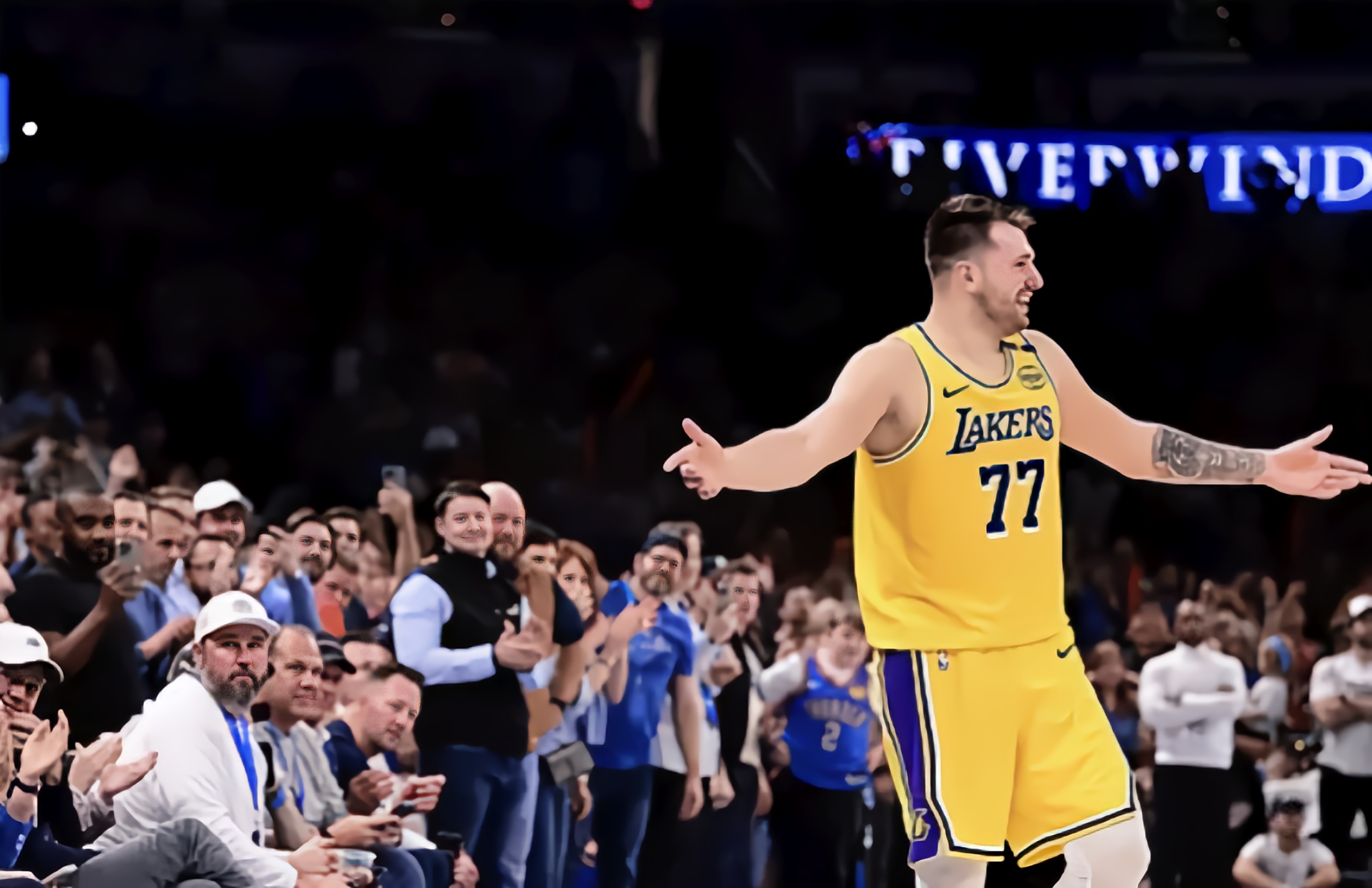 洛杉矶湖人迎NBA季后赛关键赛，赛前战术微调，压力陡增，纪律约束更严格