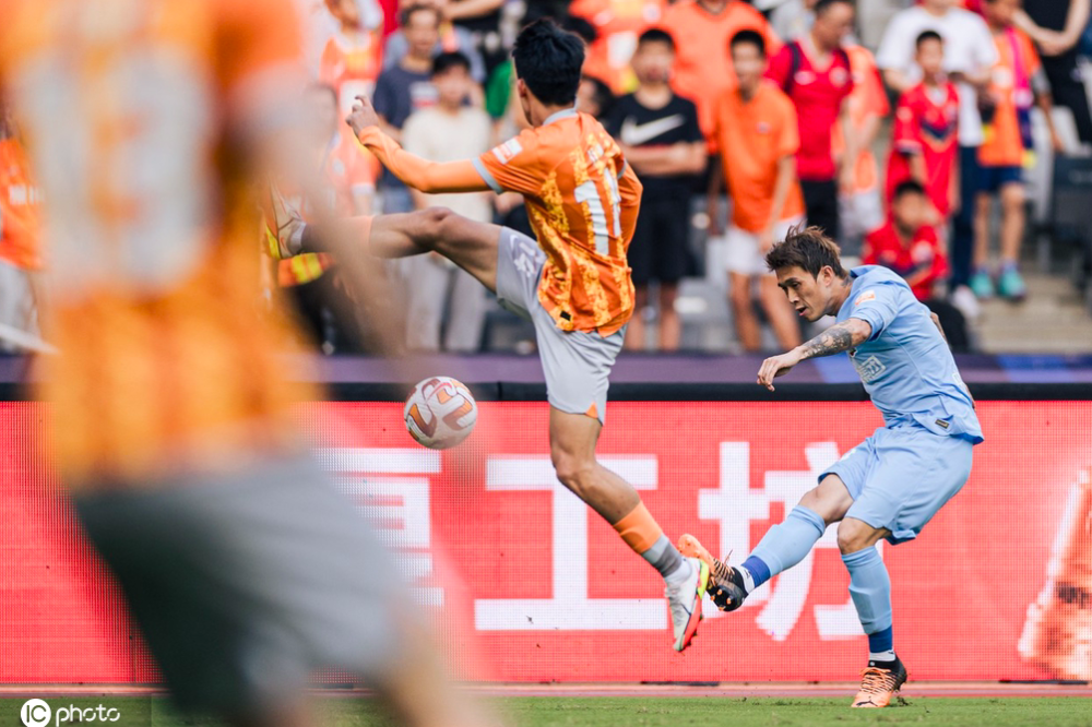 中超窗口期再迎强敌；深圳男篮门线救险；主帅态度：更衣室稳定；轮换策略成焦点的简单介绍