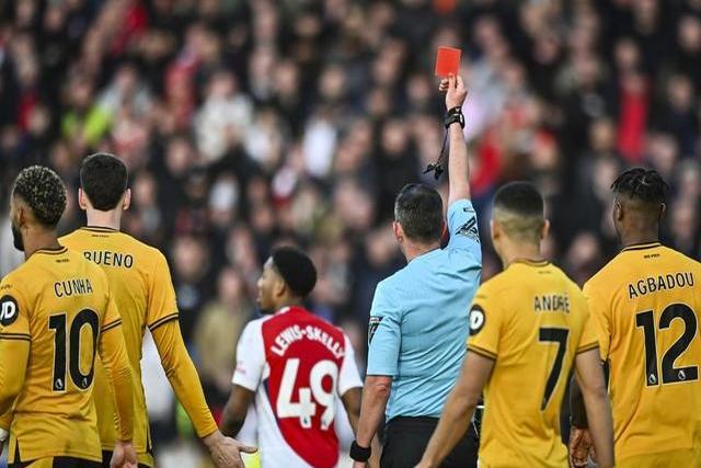 爱游戏体验-里程碑夜阿森纳豪取连胜，中超今夜刷纪录，球迷炸锅，控场能力受关注-爱游戏体验