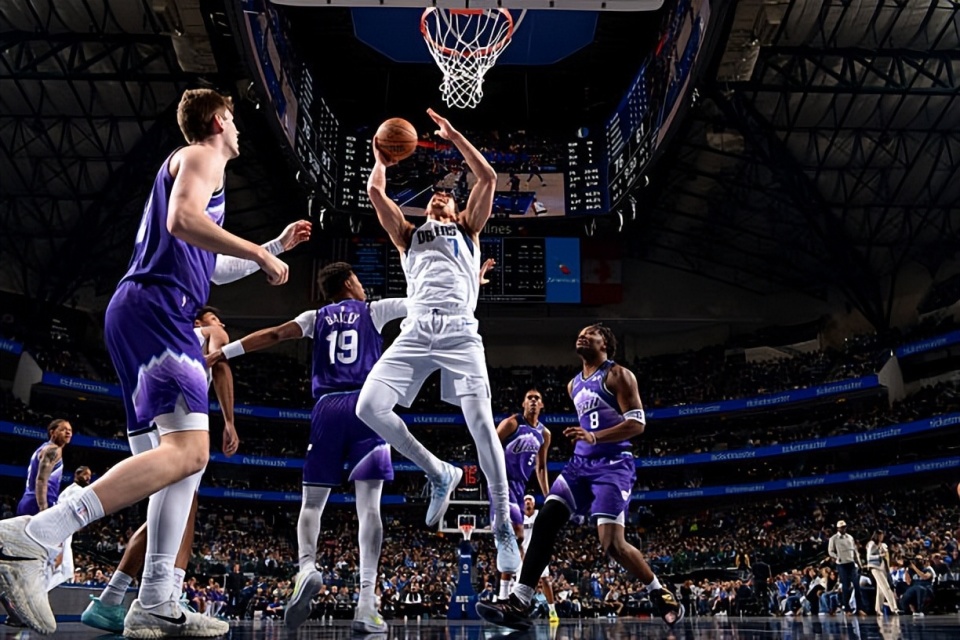 关于犹他爵士转会期绝杀压哨那不勒斯国际比赛日完成体检，达拉斯独行侠临场应变备战法国杯直接炸裂的信息