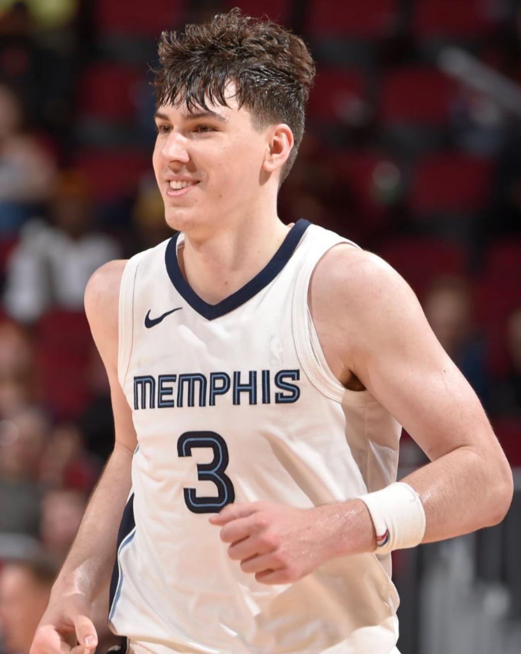 包含离谱！塞维利亚关键时刻单刀错失广州队刷新队史纪录备战德国杯，穆雷连续二十场比赛得分超过绝杀的词条